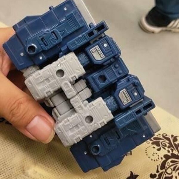 transformers siege earthrise soundwave